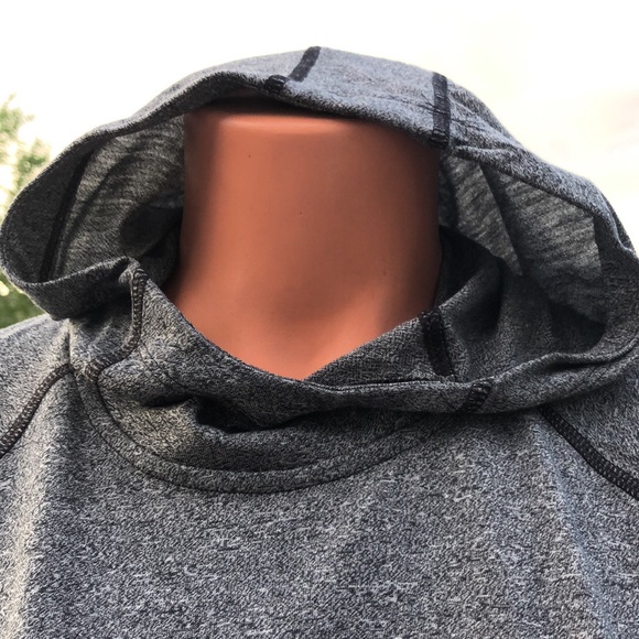 Under armor Heat Gear hoodie - Picture 3 of 4